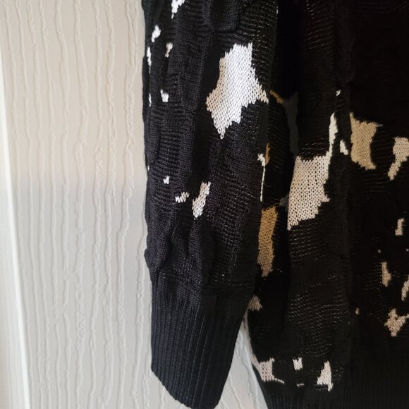 St John Couture Jacket/Sweater size 6 golden buttons and hidden hooks - Picture 5 of 15